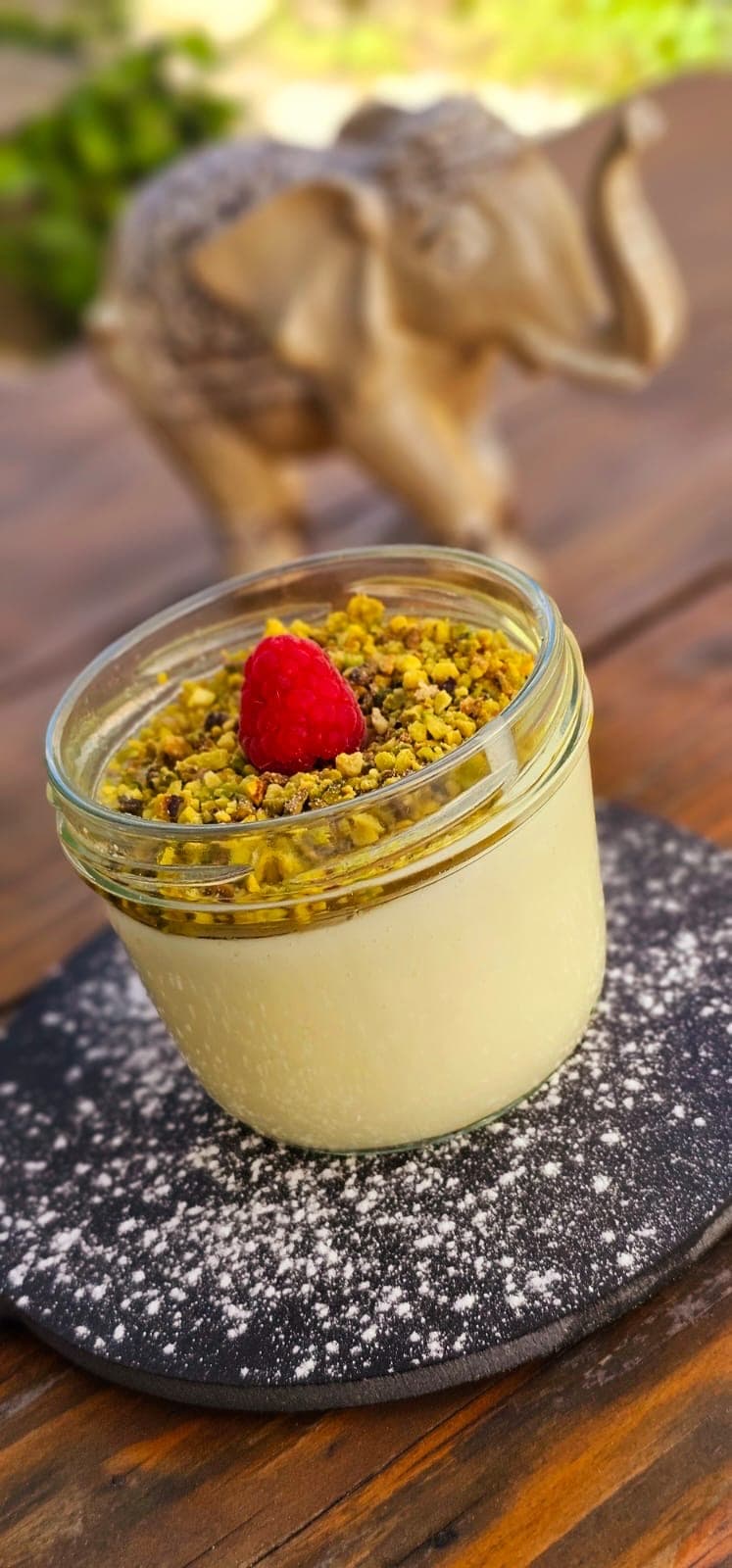 Panna cotta à la pistache et framboise, en bocal